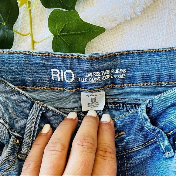 RIO Low Rise push up jeans size 5 frayed hem EUC - Picture 3 of 5